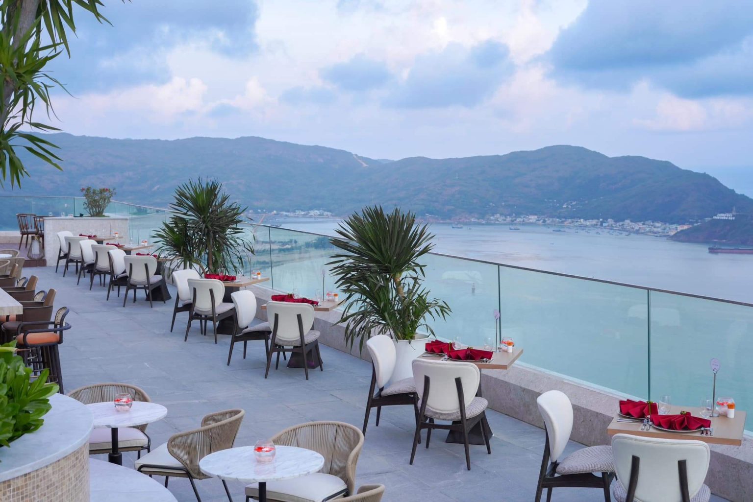 Nhà hàng view biển Quy Nhơn tại tòa nhà TMS Quy Nhơn sang trọng