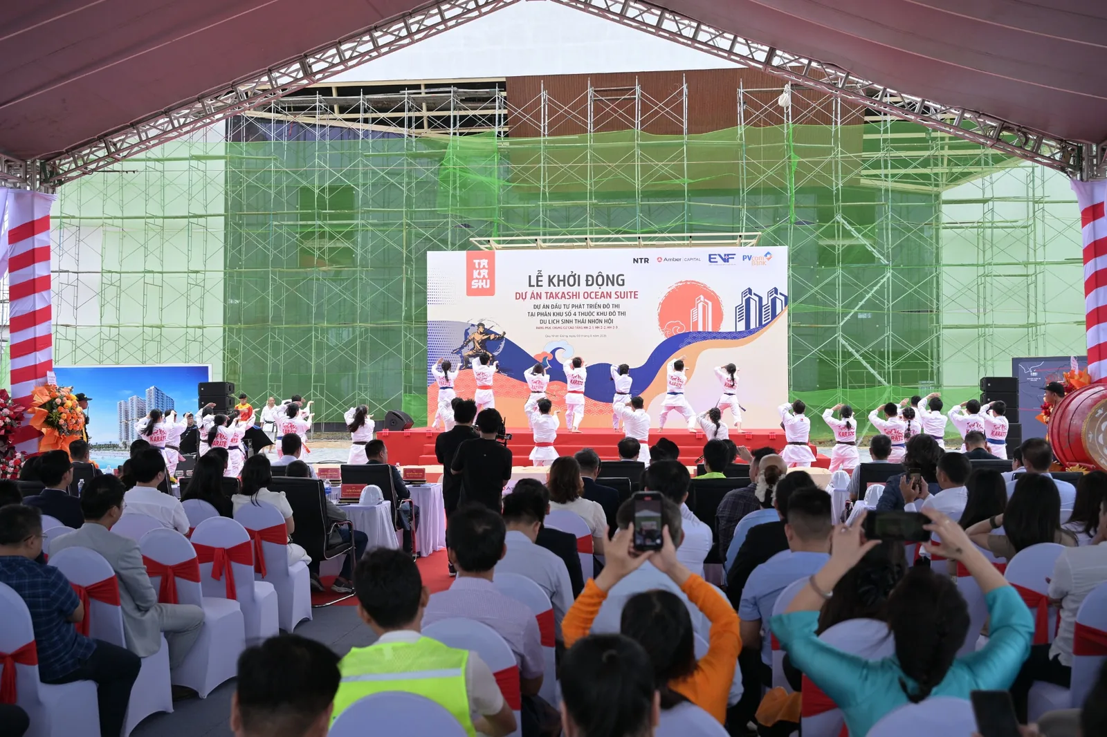 Toan canh khong gian le khoi dong du an Takashi Ocean Suite Nhon Hoi
