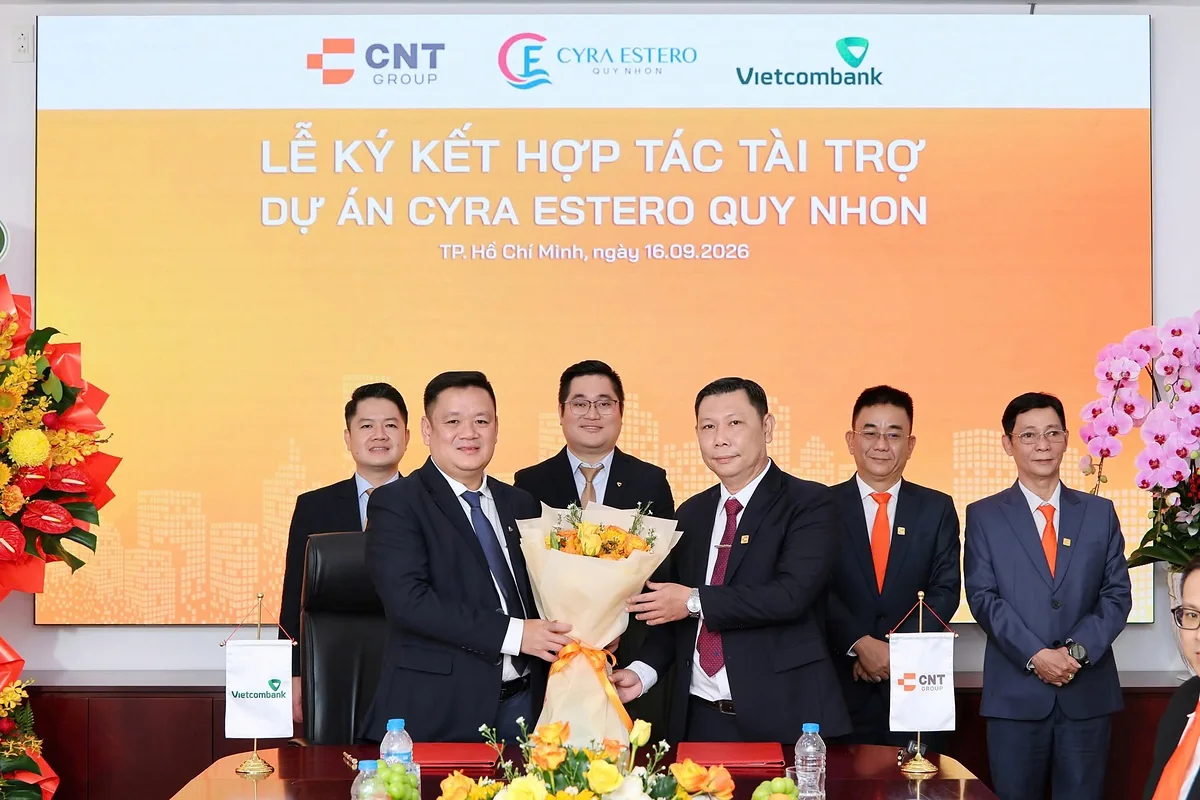 Đại diện CNT Group và Vietcombank tại lễ ký kết Cyra Estero Quy Nhơn Đại diện CNT Group và Vietcombank Tây Sài Gòn tại lễ ký kết tài trợ Cyra Estero Quy Nhơn