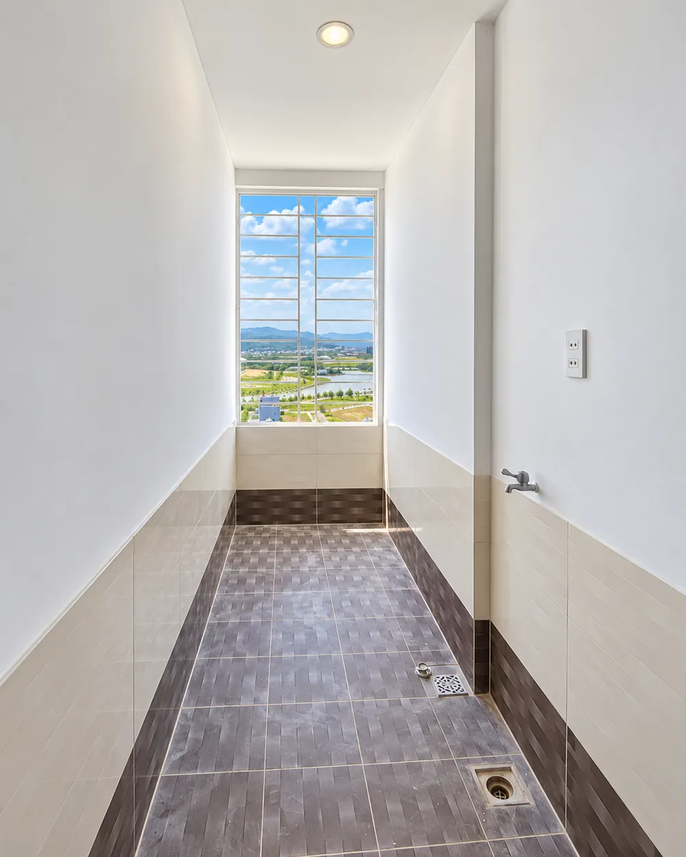 Lô gia giặt phơi căn hộ 2 phòng ngủ Garden Tower Quy Nhơn