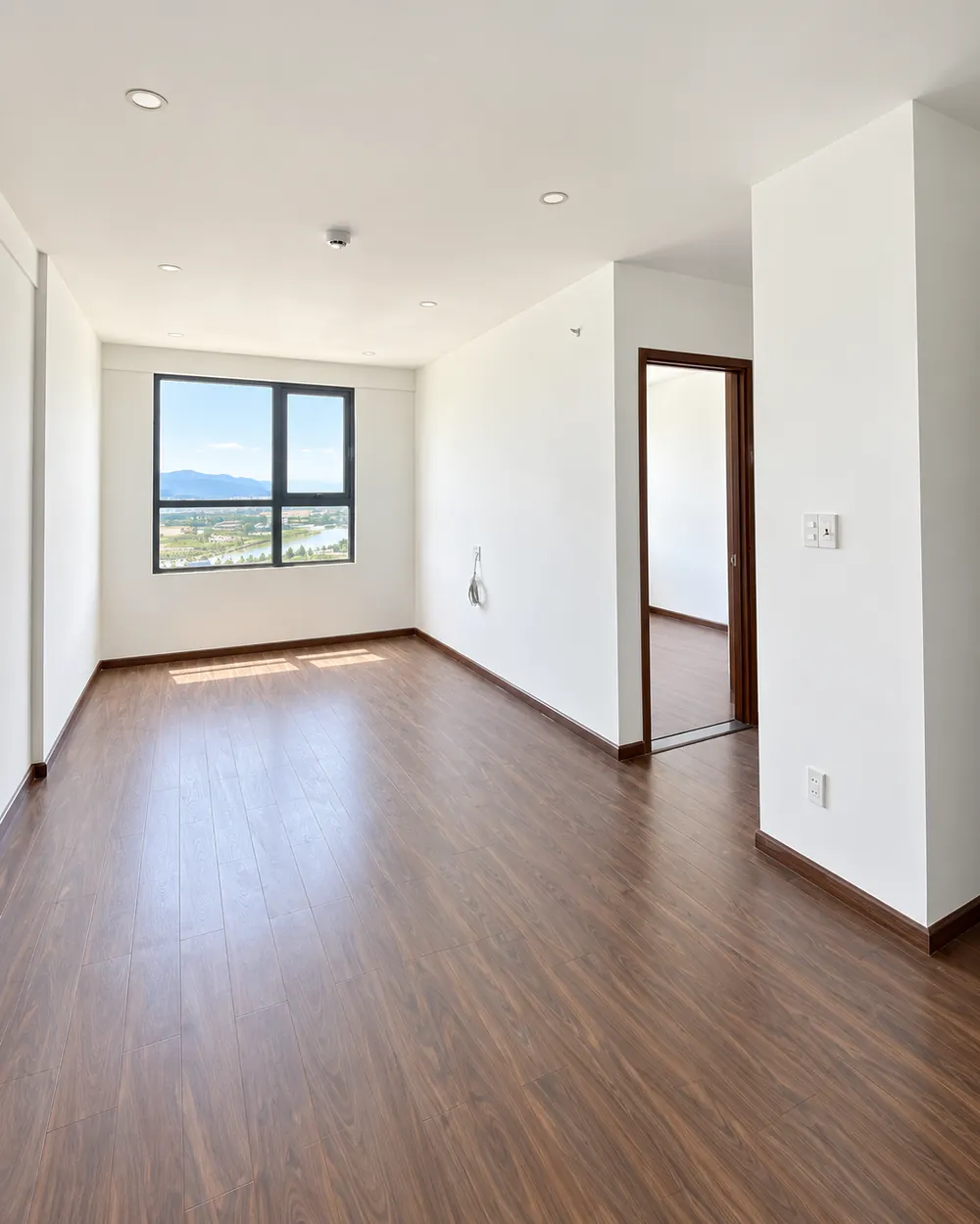 Phòng khách căn hộ 2PN Garden Tower thực tế với cửa sổ hướng đô thị Quy Nhơn