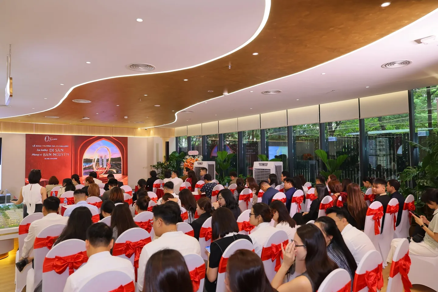 Khách hàng tham quan Sales Gallery Q Terra Hà Nội Khách hàng tham quan Sales Gallery Q Terra Hà Nội năm 2026