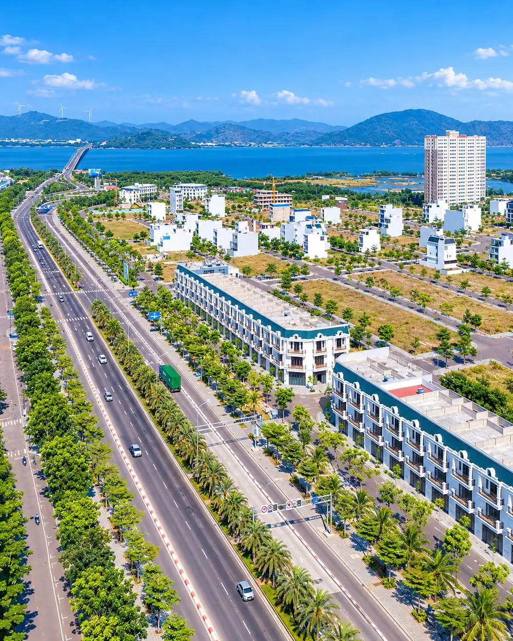 Toàn cảnh đô thị ven biển Quy Nhơn nhìn từ flycam