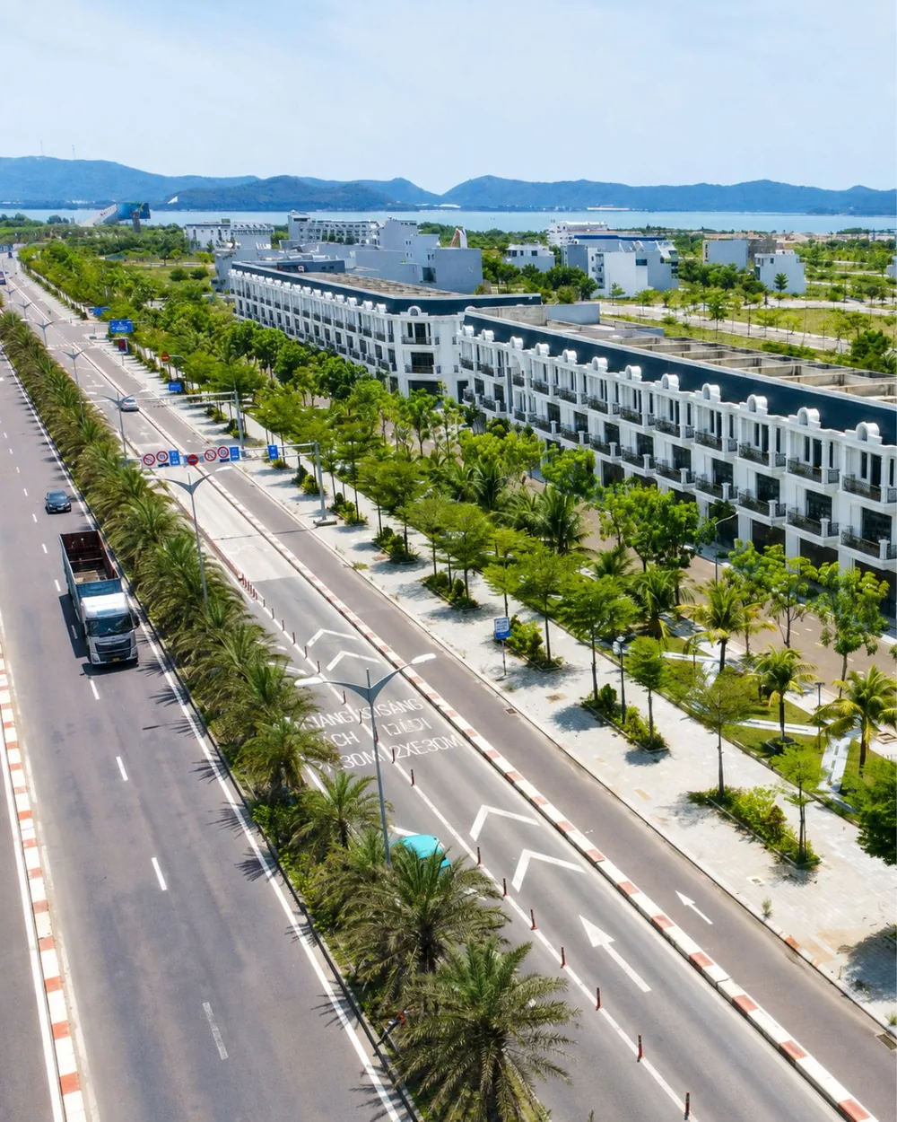 Hạ tầng giao thông và dãy nhà phố thương mại khu đô thị An Phú Thịnh Quy Nhơn